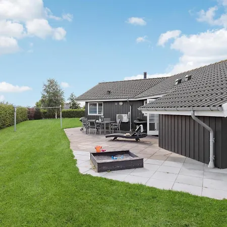 בית נופש Amazing In Haderslev With Sauna *